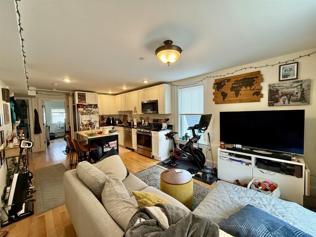 Photo - 26 Putnam St Apartments Unit 3