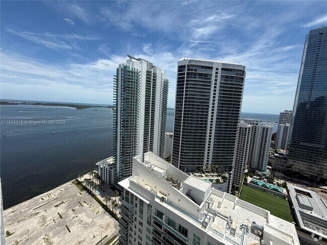 Building Photo - 1200 Brickell Bay Dr Unit 3915 Rental
