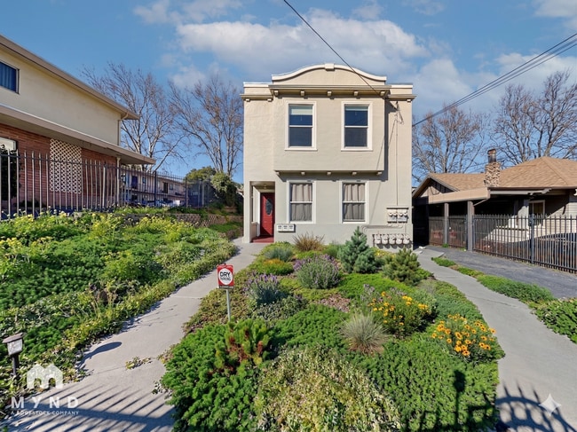 Building Photo - 1729 4th Ave