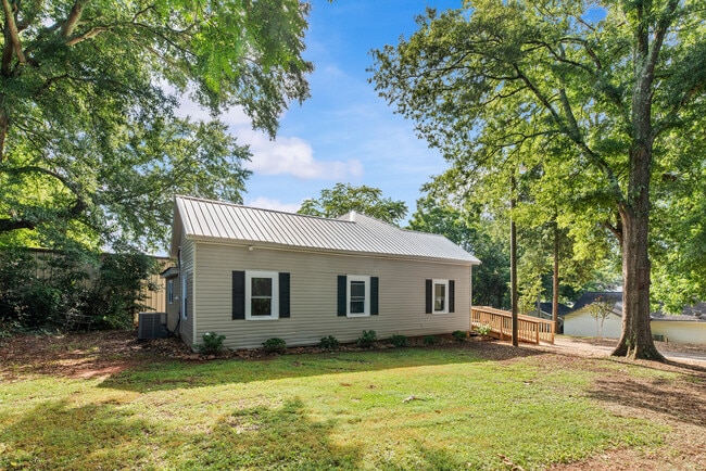 Photo - 204 W Spring St