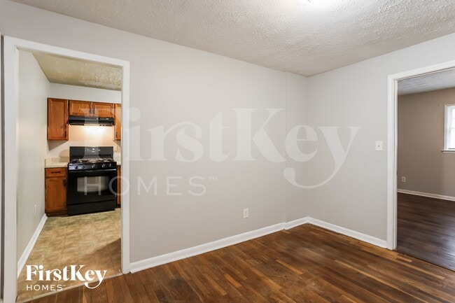 Photo - 727 Alfred Rd NW
