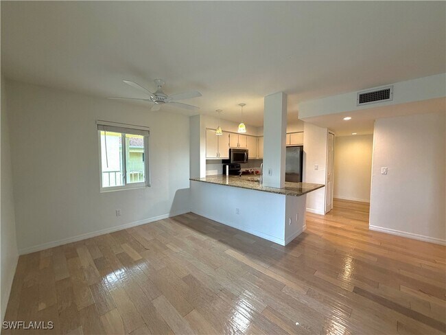 Building Photo - 1001 Foxfire Ln Unit 301