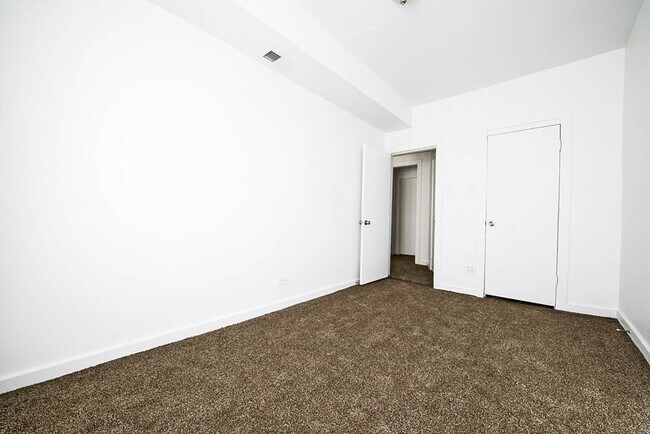 Photo - 7120-32 S Wabash Chicago, IL 60619