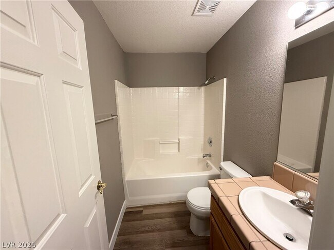 Photo - 452 Comstock Ave