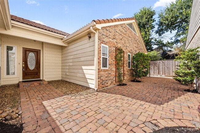 Photo - 14122 Langbourne Dr
