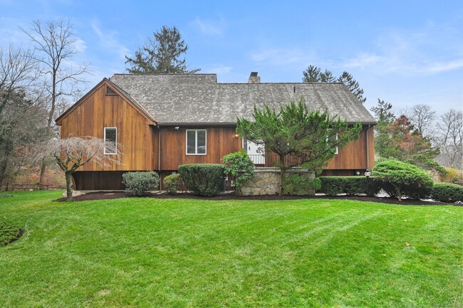 Building Photo - 144 W Norwalk Rd