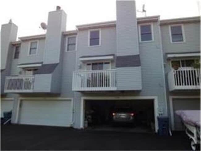 Photo - 1730 Merrimac Ln N