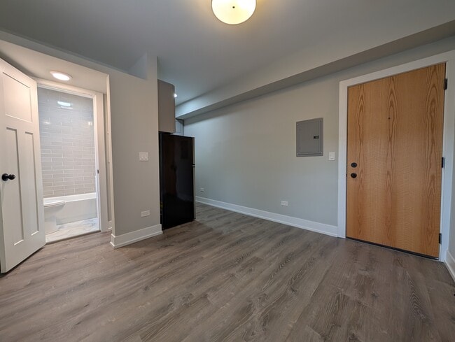 Photo - 515 W Belmont Ave