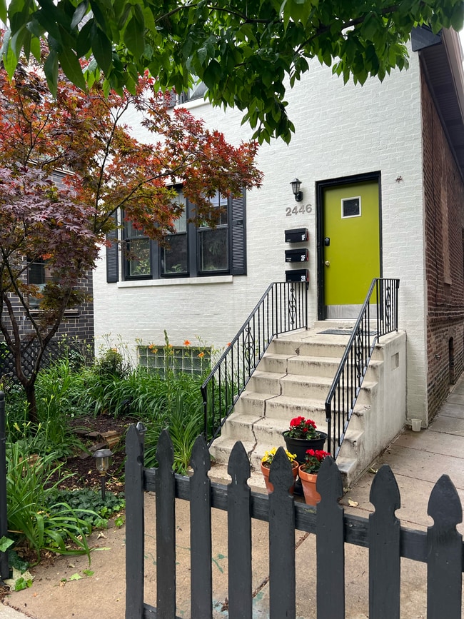 summertime view of front house of property - 2446 W Thomas St Unit 1R