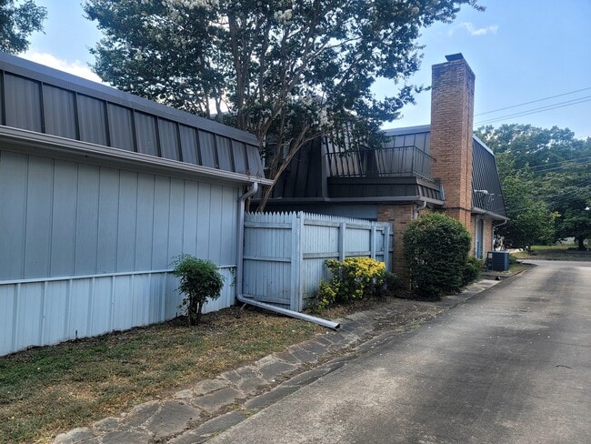 Photo - 2820 N Fourth St