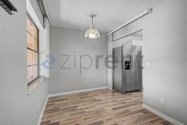 Building Photo - Unit 6