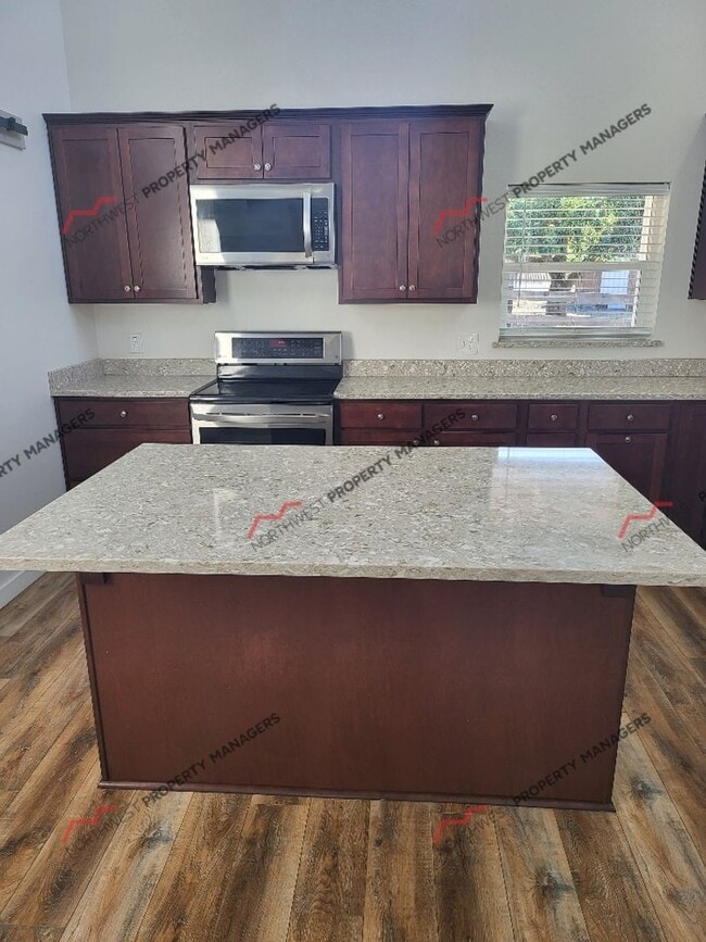Photo - STATUS: *AVAILABLE*  | R210C | $2295