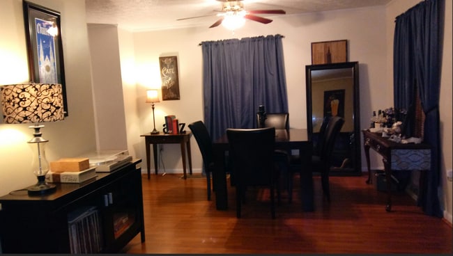 Photo - 8312 Lake Ave