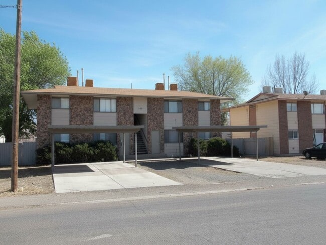 Building Photo - 496-32 1/8 32 1/8 Rd Unit 4