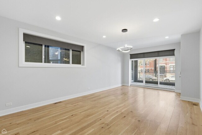 Photo - 1042 S Oakley Blvd