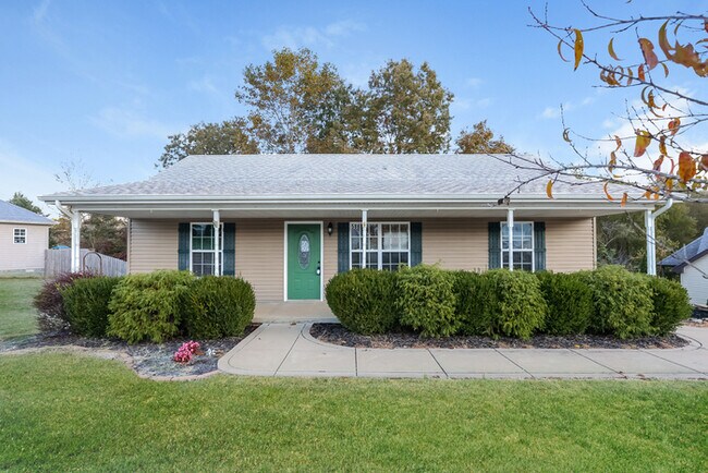 Welcoming 3-Bedroom Home in Clarksville - Welcoming 3-Bedroom Home in Clarksville