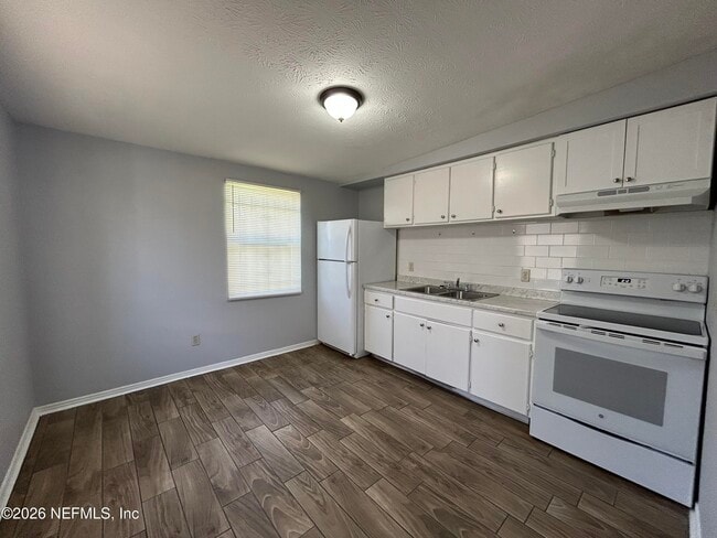 Photo - 3250 Phyllis St