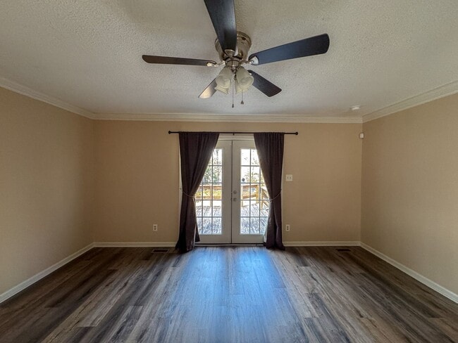 Photo - Charming 3 Bed 1.5 bath in College Lakes