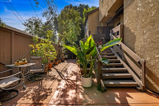 Photo - 906 Kings Rd