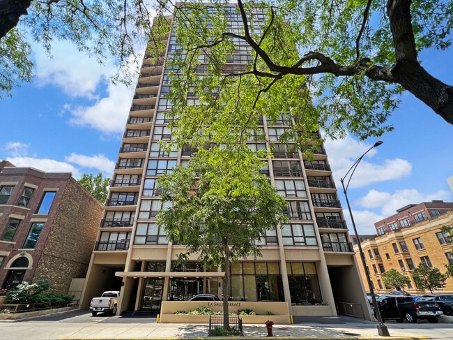 Building Photo - 1540 N La Salle Dr Unit 1001