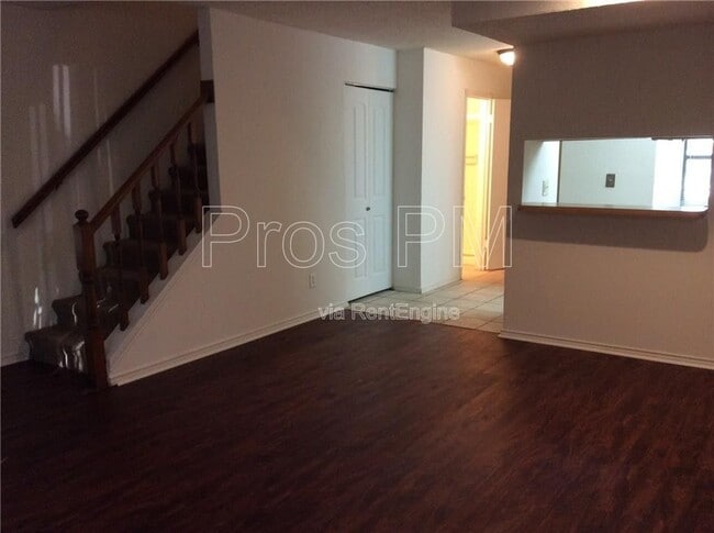 Photo - 852 W Collins St