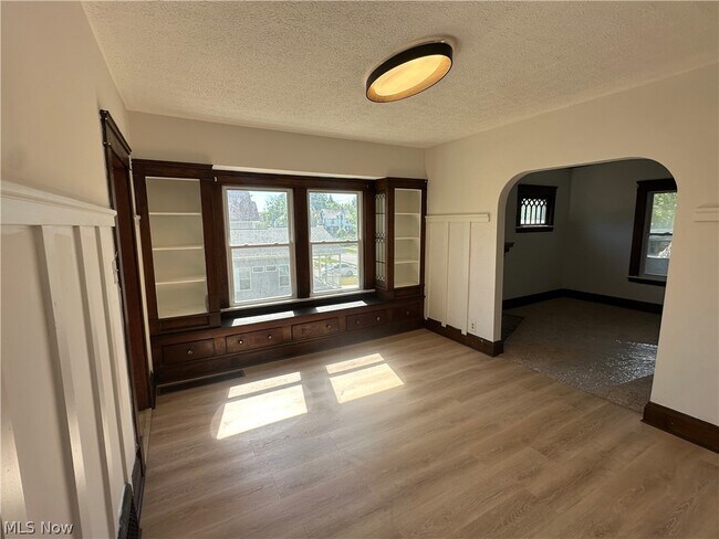 Photo - 14415 Westropp Ave