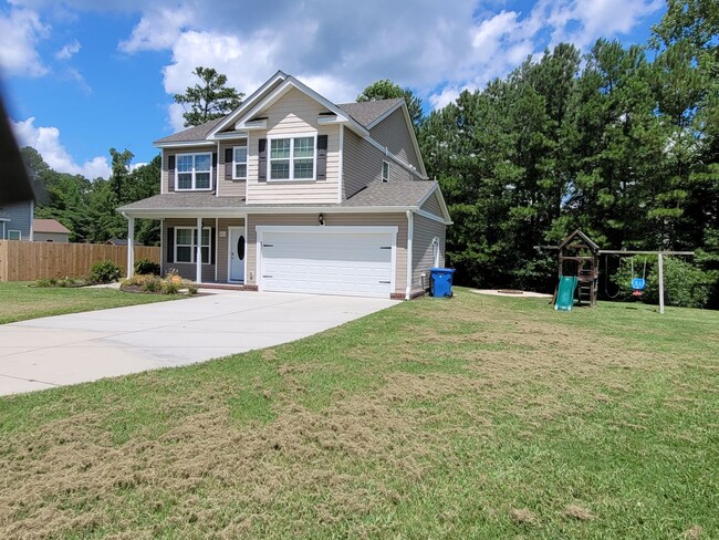 Beautiful 4 bedroom, 2.5 bath home on over... - Beautiful 4 bedroom, 2.5 bath home on over...