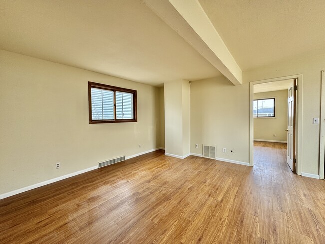 Photo - 1027 Saint Clair Ave Unit A