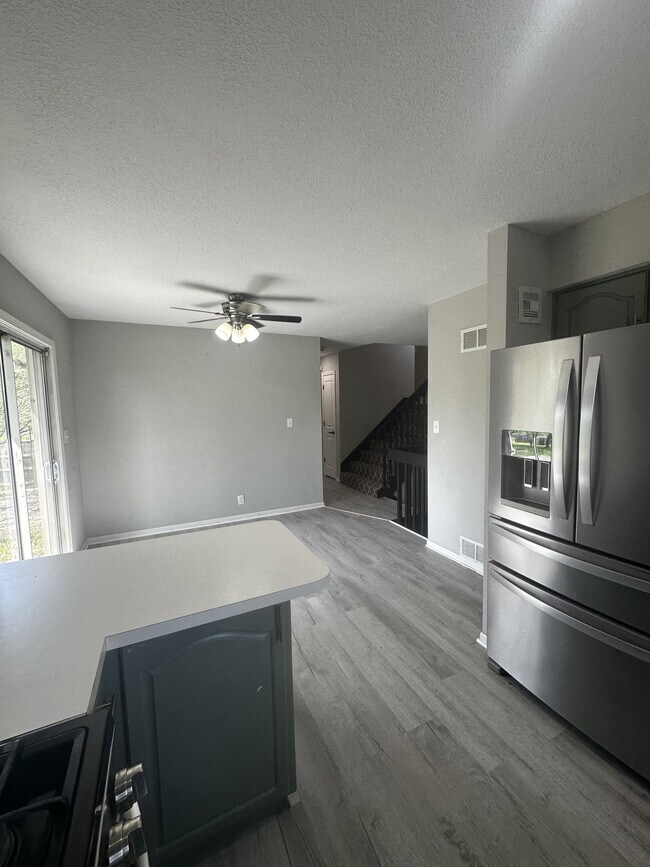 Photo - 9911 Parkview Ave