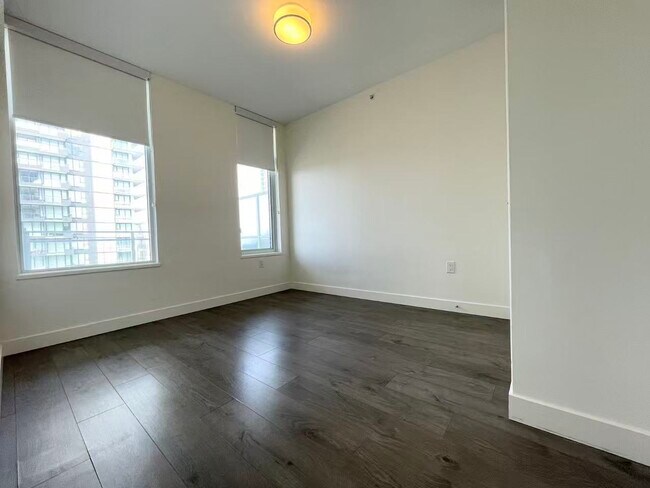 Photo - 5051 Imperial St