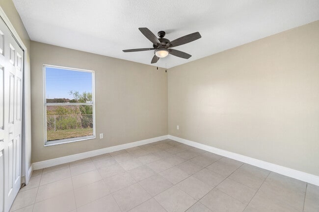 Photo - 336 Grovepark Dr