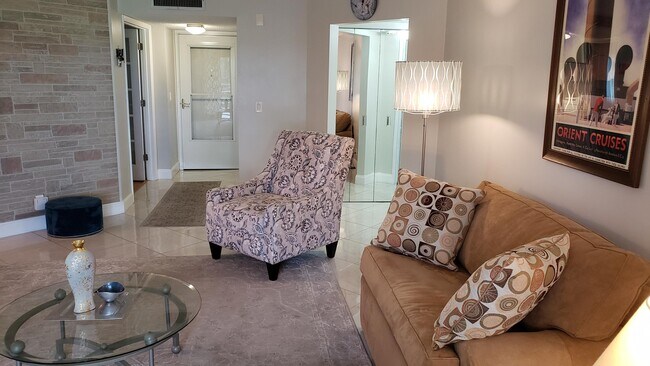 Photo - 3755 Via Poinciana Unidad 304