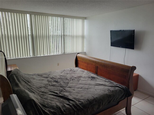 Photo - 1300 NE Miami Gardens Dr Unit 720E