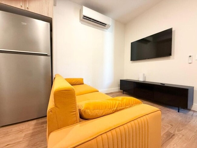 Photo - Nice room in a good neighborhood Unit 3B