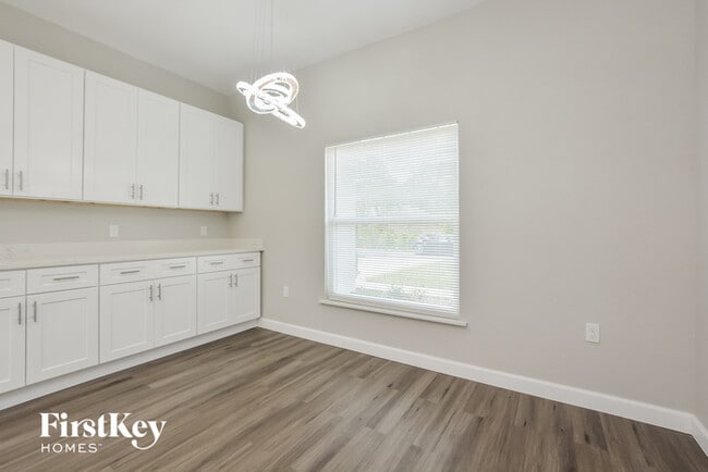 Photo - 1175 Adams St