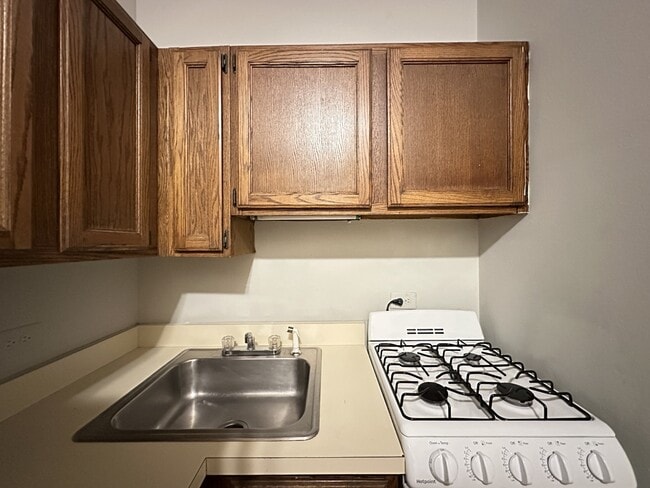 Photo - 515 W Melrose St Unit J09W