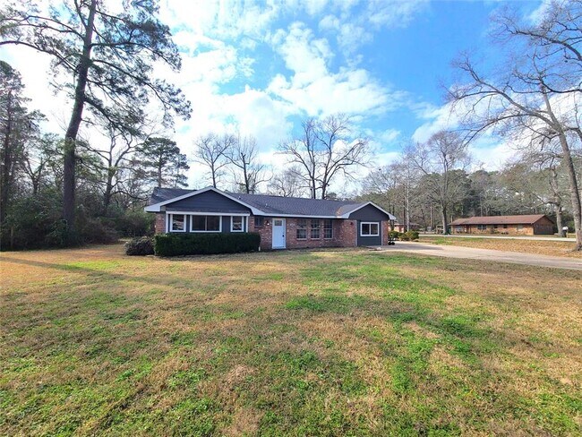 Photo - 1402 Rustling Oaks Dr House