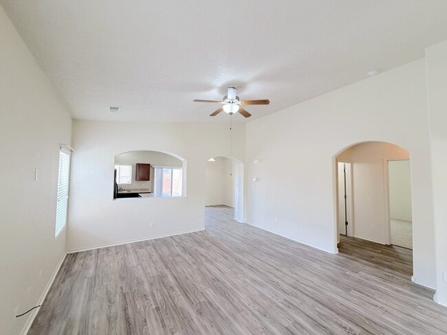 Building Photo - Beautiful 3 bed 2 bath in SW Albuquerque! Spacious layout. New Flooring! 2 Car Garage. Near 98th ...