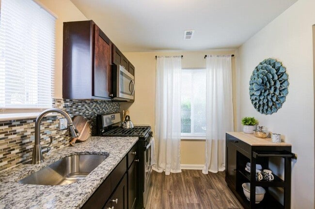 Fox Run Apartments and Townhomes