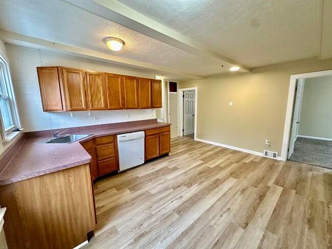 Photo - 30240 Groveland St