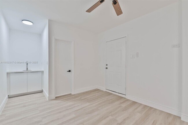 Photo - 583 NW 47th Terrace Unidad R