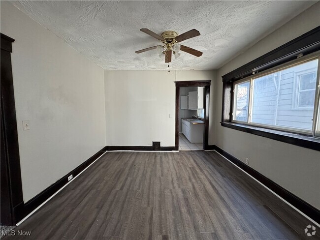 Building Photo - 1671 Carlyon Rd Rental