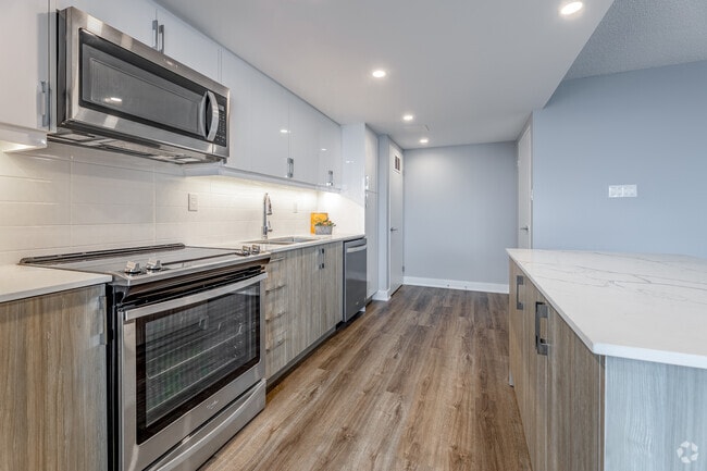 1BR, 1BA - 739SF - Kitchen - 8 Silver Maple Court