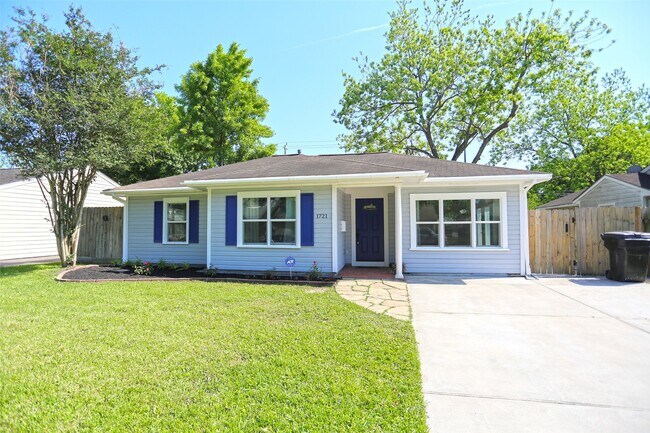 Photo - 1721 Woodcrest Dr