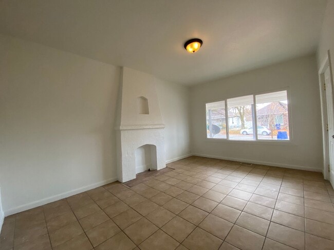 Building Photo - 926 Binford St Unit 926 E. Binford St #2 Rental