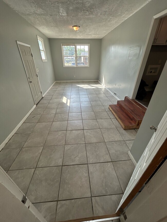 5222 Longbranch Dr