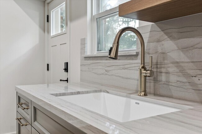 Photo - 1659 Harold St Unit A