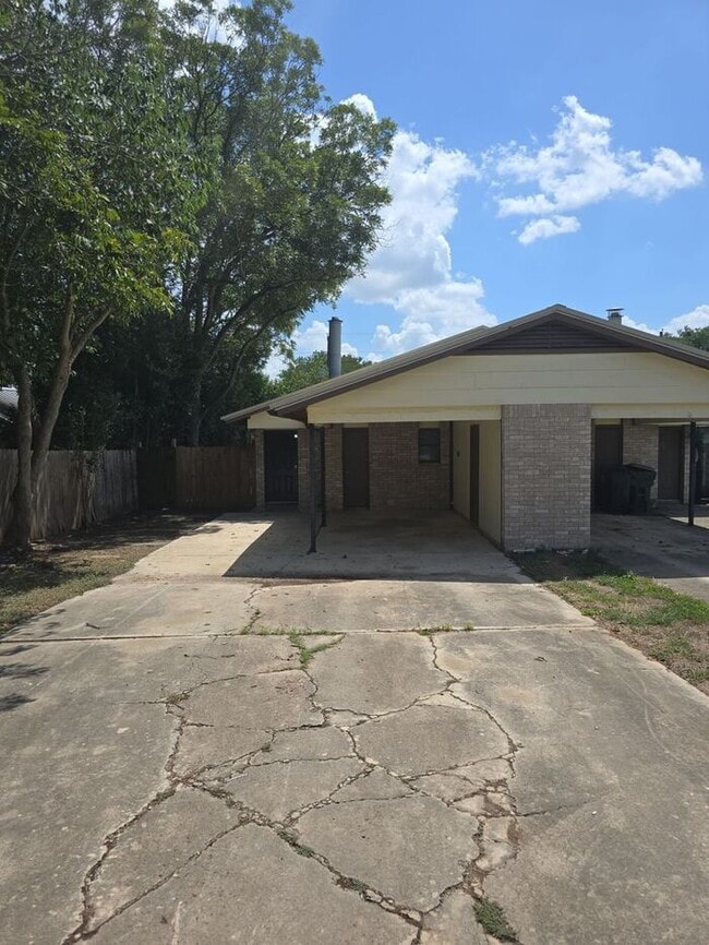 Building Photo - 904 N Bishop St Rental