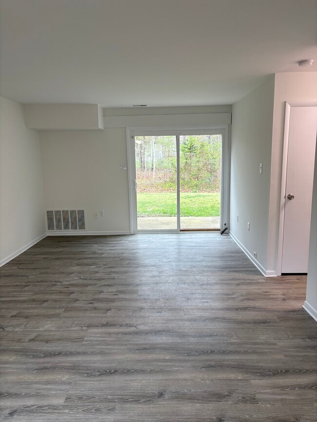 Photo - 60 Tavistock Dr