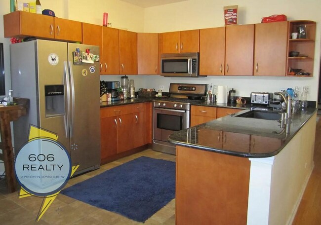 Photo - 220 W Scott St Unit 1